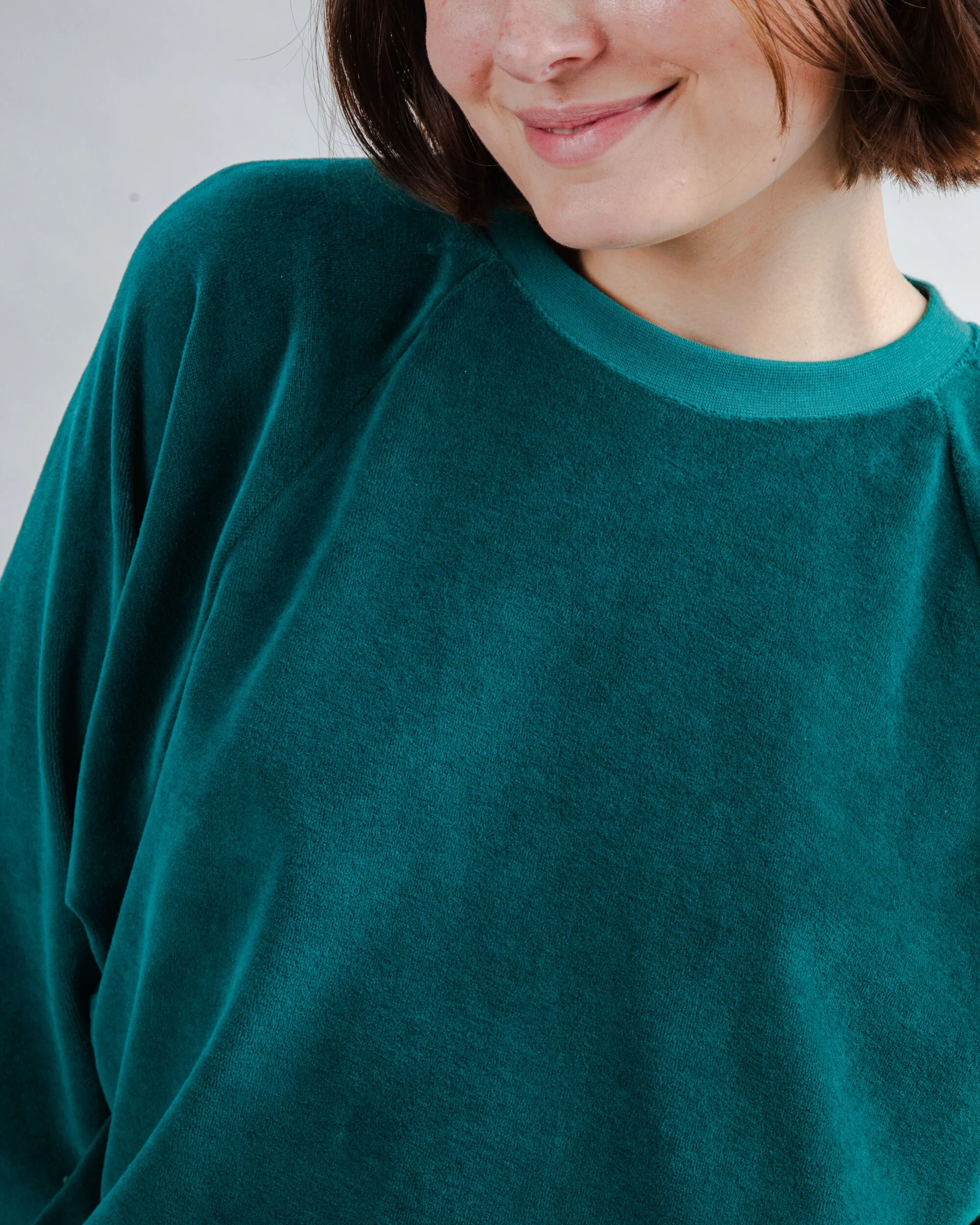 Velvet Raglan Sweatshirt Green - Image 2